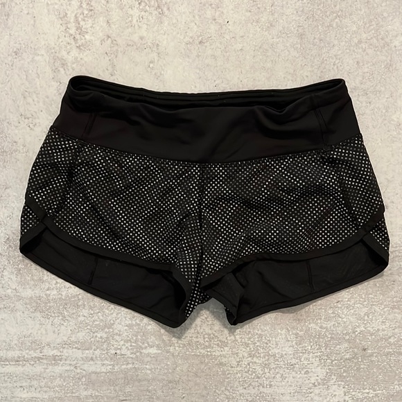 lululemon athletica Pants - Reflective Lululemon Speed Up Low-Rise Lined Short 2.5" (Size 2)